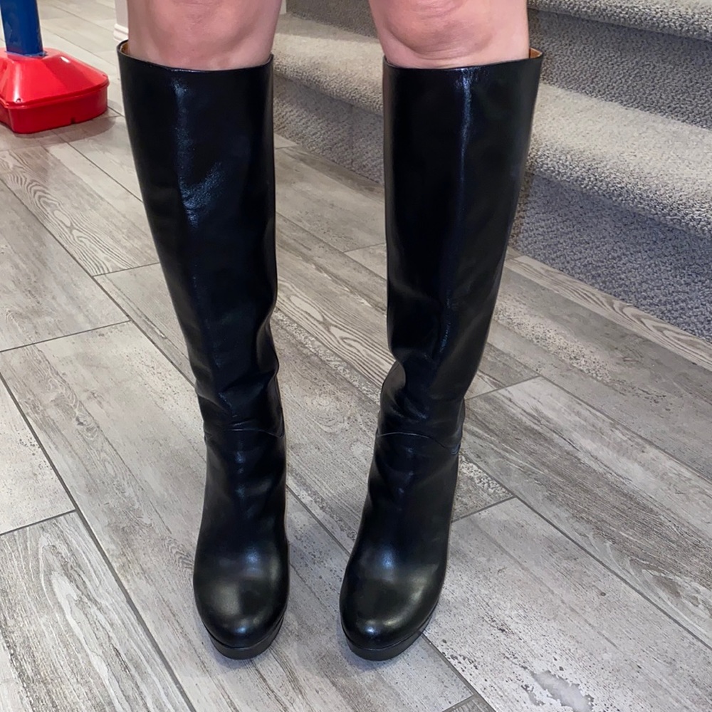 GUCCI: BLACK KNEE HIGH 3 INCH BOOTS W/TASSELS
